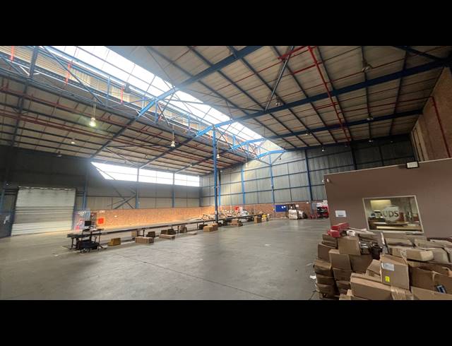 2,594M² WAREHOUSE TO LET IN SPARTAN